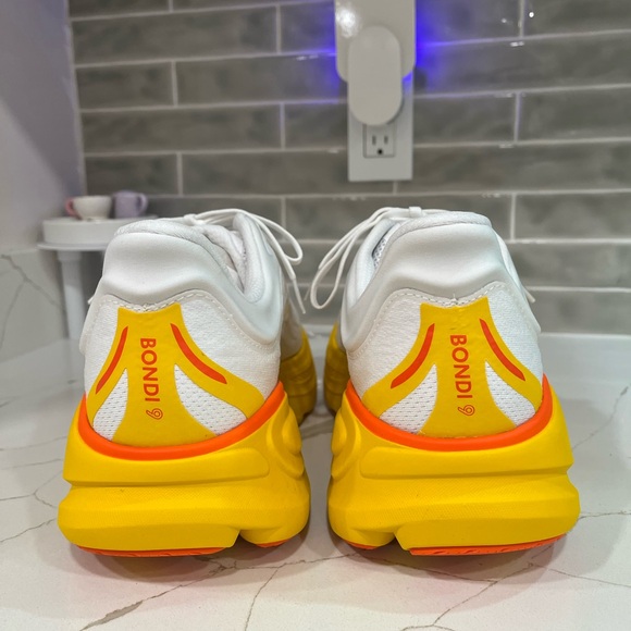 Hoka Bondi 9 Running Shoes. Men’s Size 13D Color White / Yellow - Picture 8 of 13